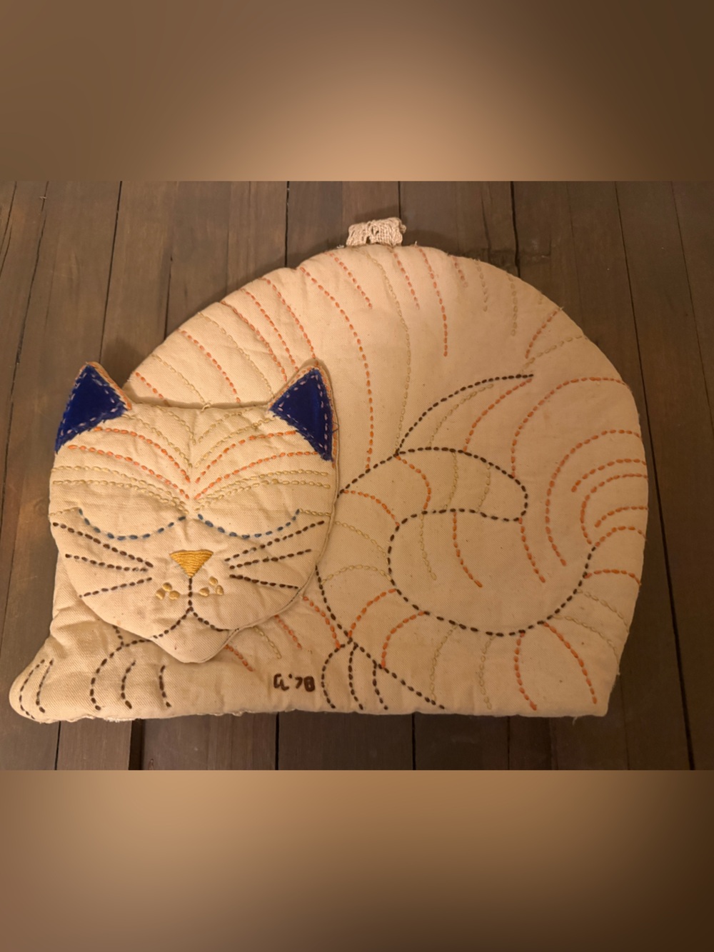 Vintage 1978 Hand-Embroidered Quilted Sleeping Cat Tea Cozy Teapot Cover